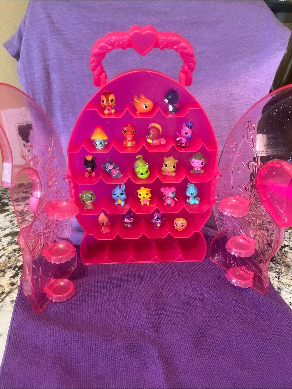 Hatchimals CollEGGtibles 21 figures, case and waterfall play set